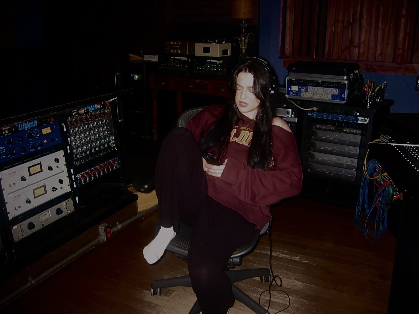Léa Donato au studio d'enregistrement